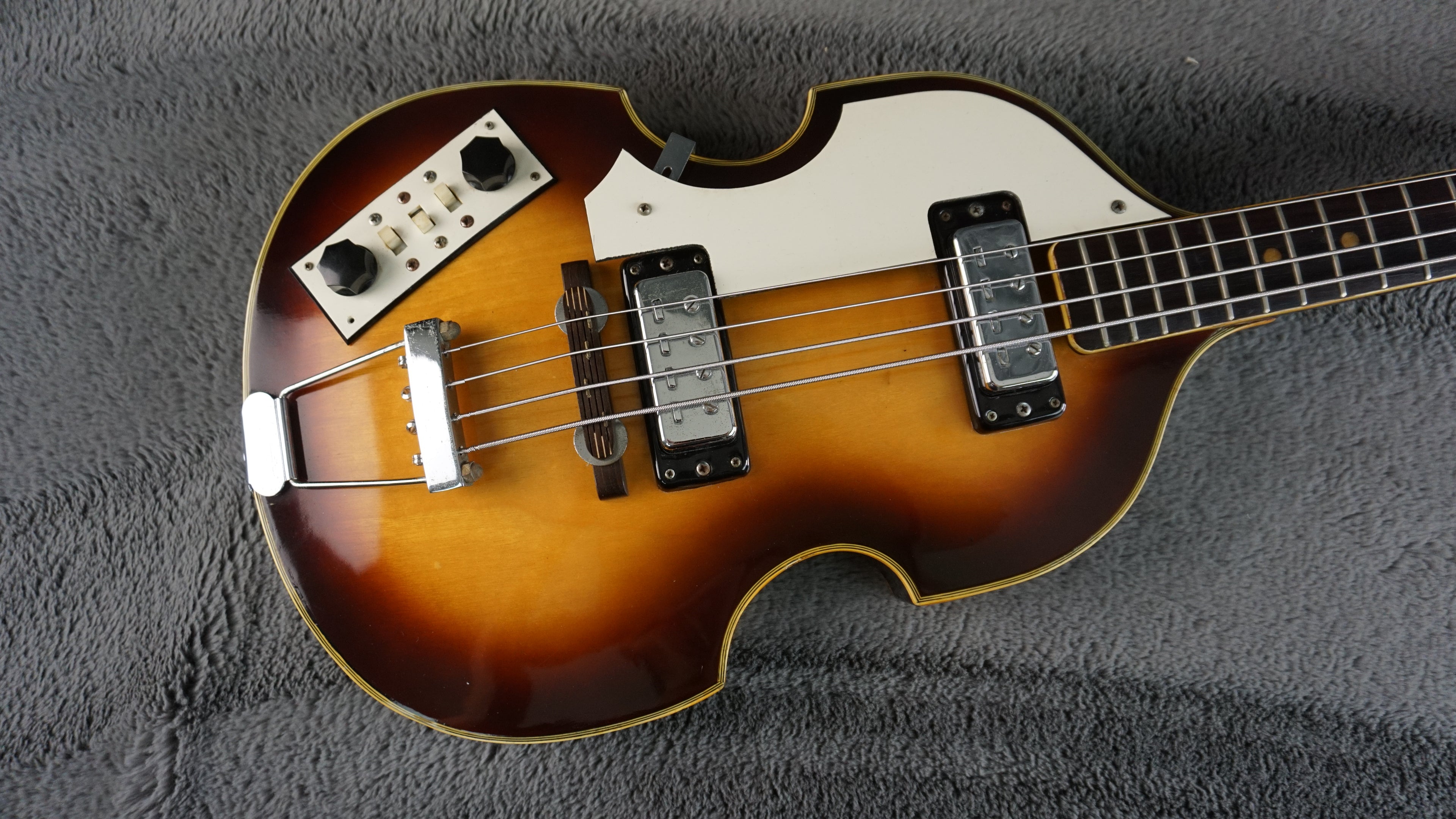 Greco Violin Bass Vintage - Sunburst Semi-Hollow Lefty