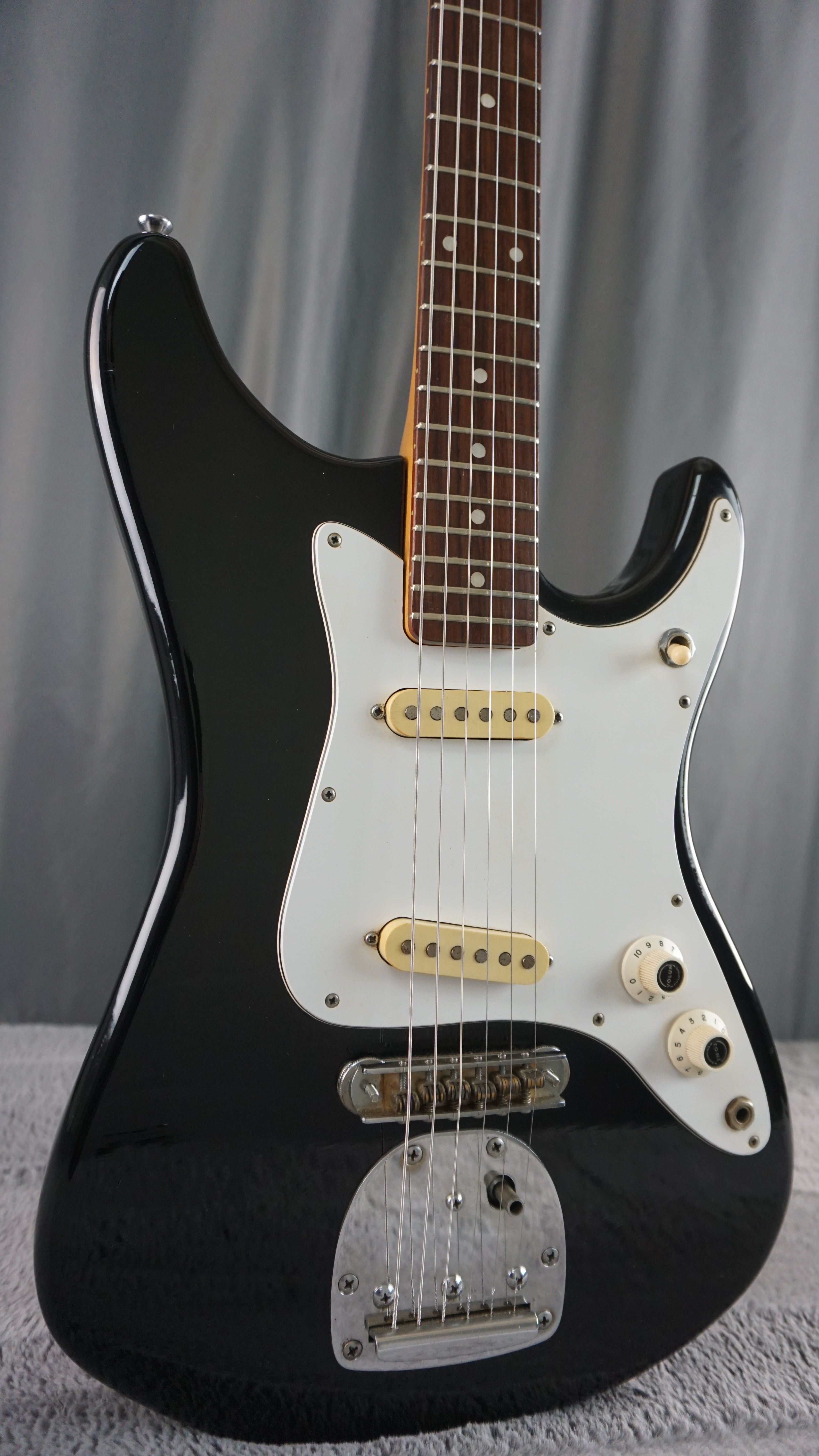 Guyatone LG-23 Japan Electric Guitar Black