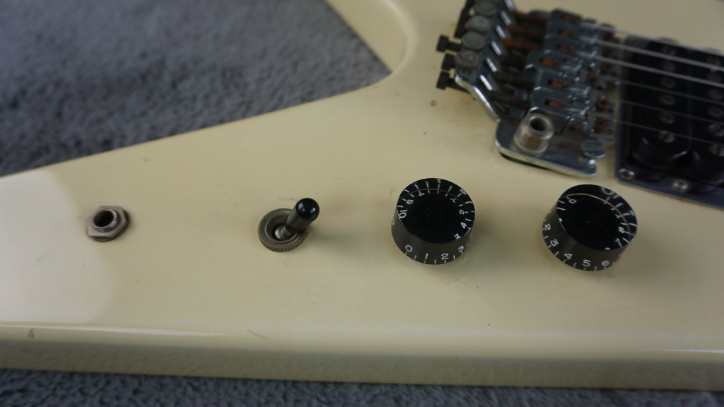 Fernandes/Burny BSV-70 The Function Flying V Short Scale
