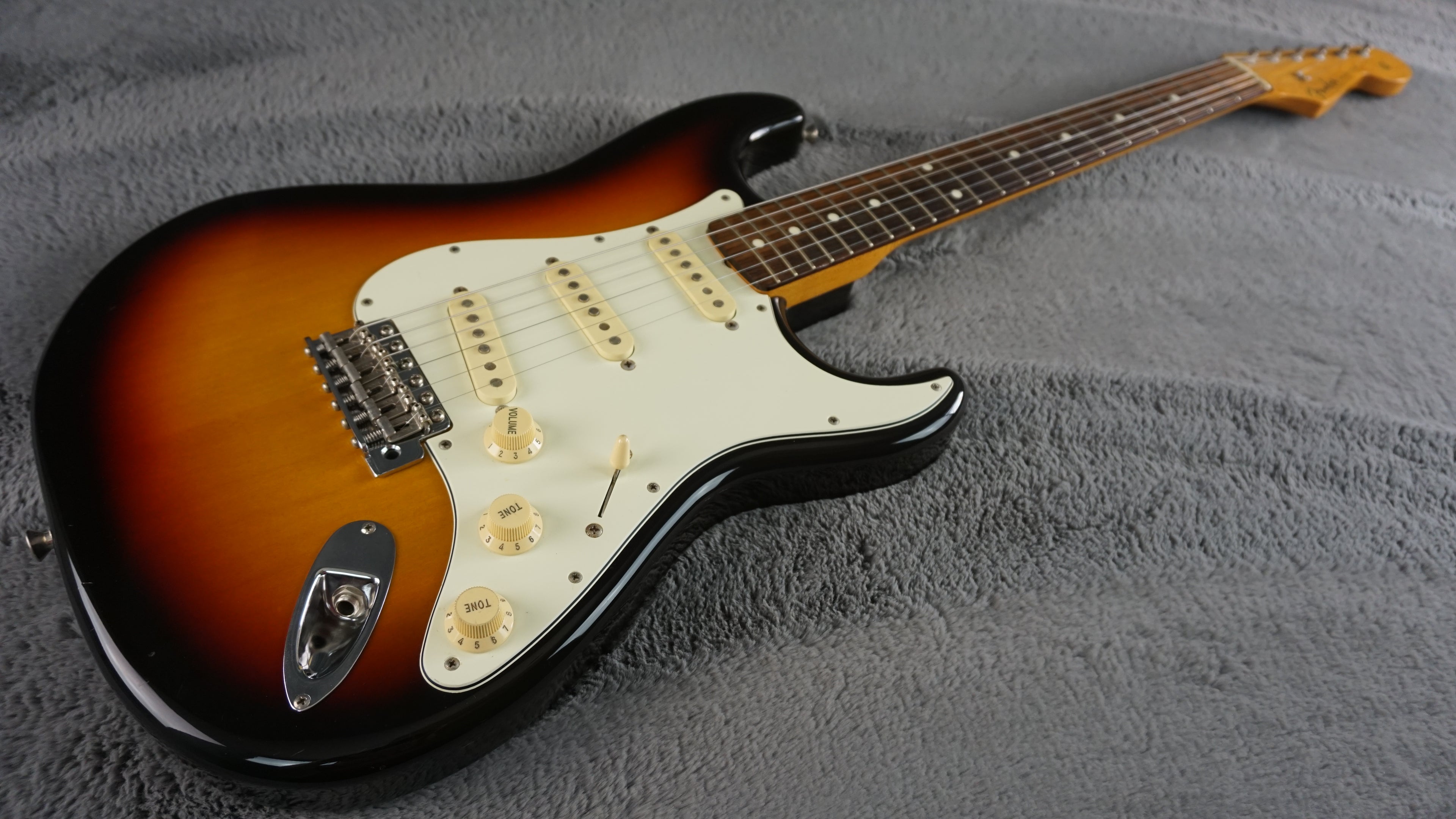 Fender Stratocaster 2017 - Sunburst Made in Japan