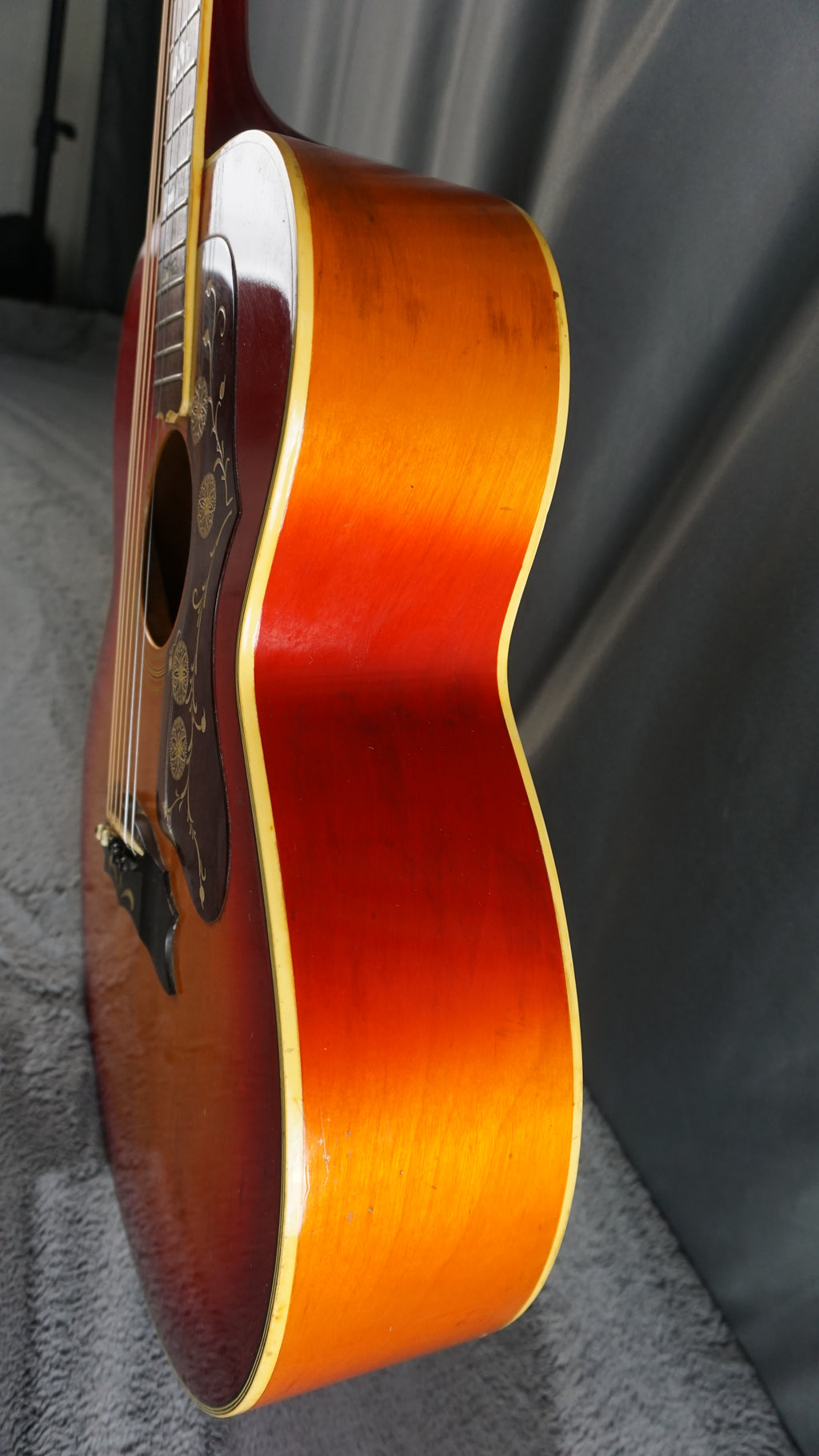 Morales M350 Jumbo Acoustic Japan Sunburst w/ Hard Case