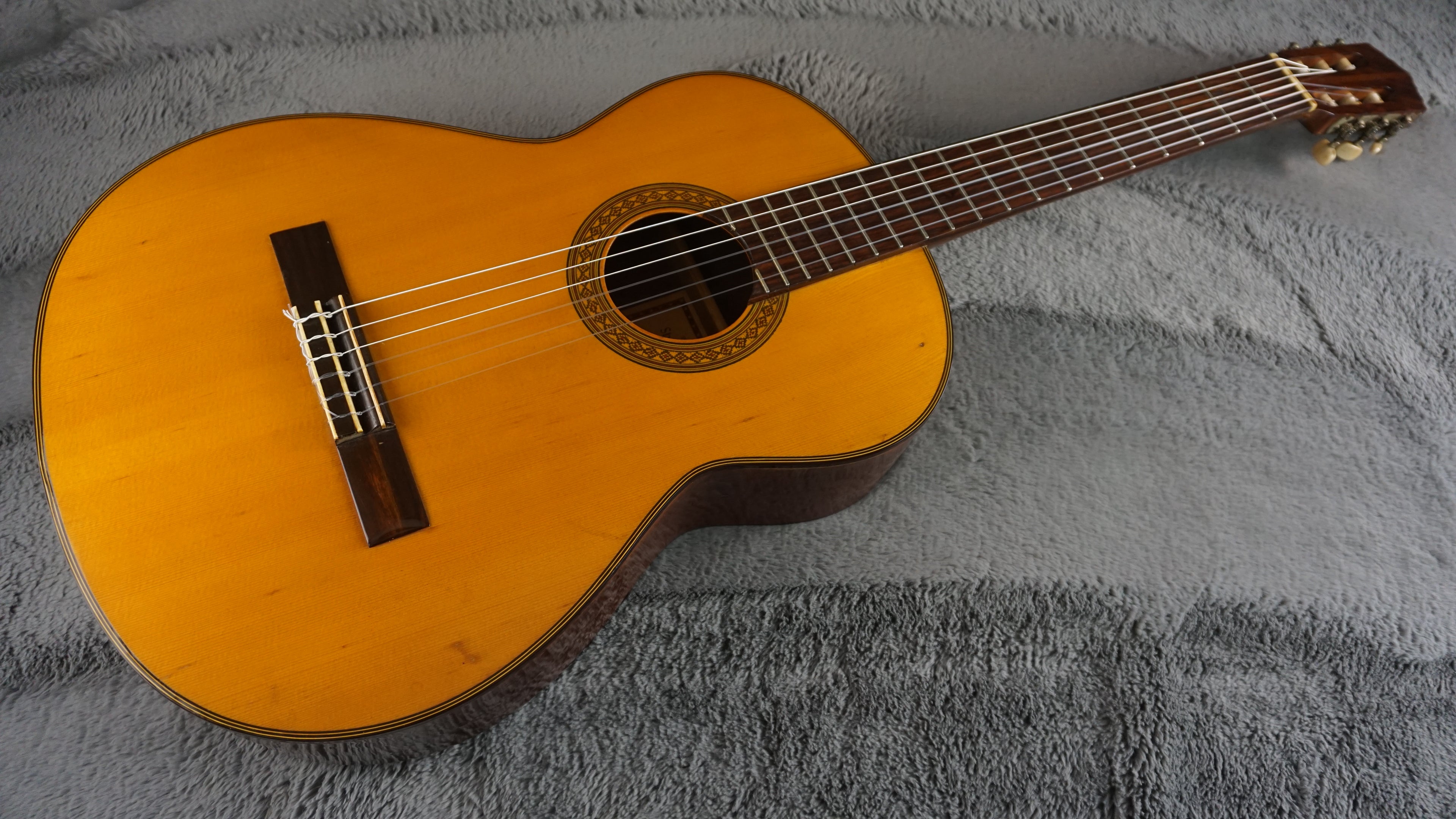 Shinano No. 43 Japan Classical Guitar w/ Hard Case