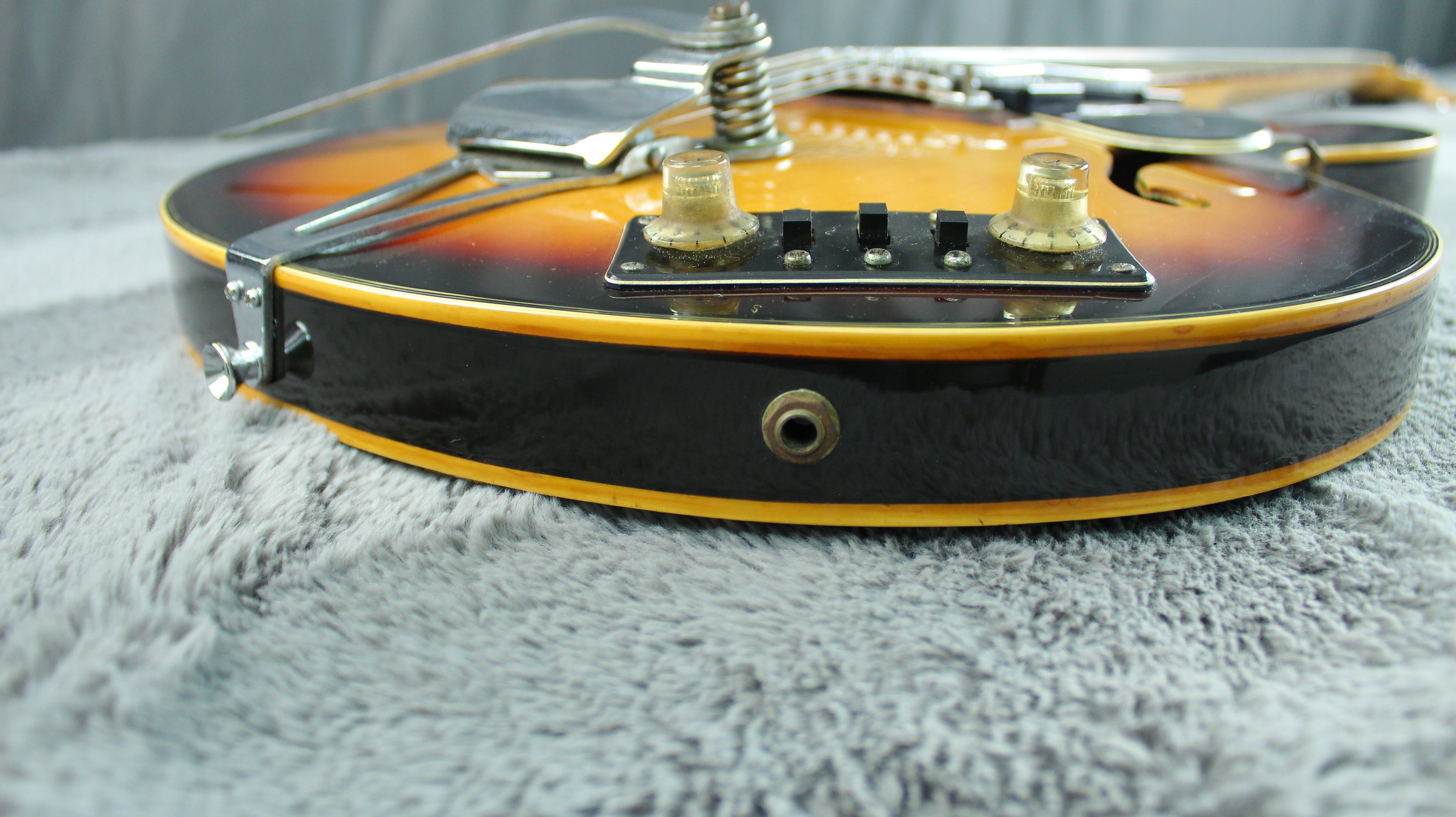 Semi-Hollow Sunburst Electric Guitar