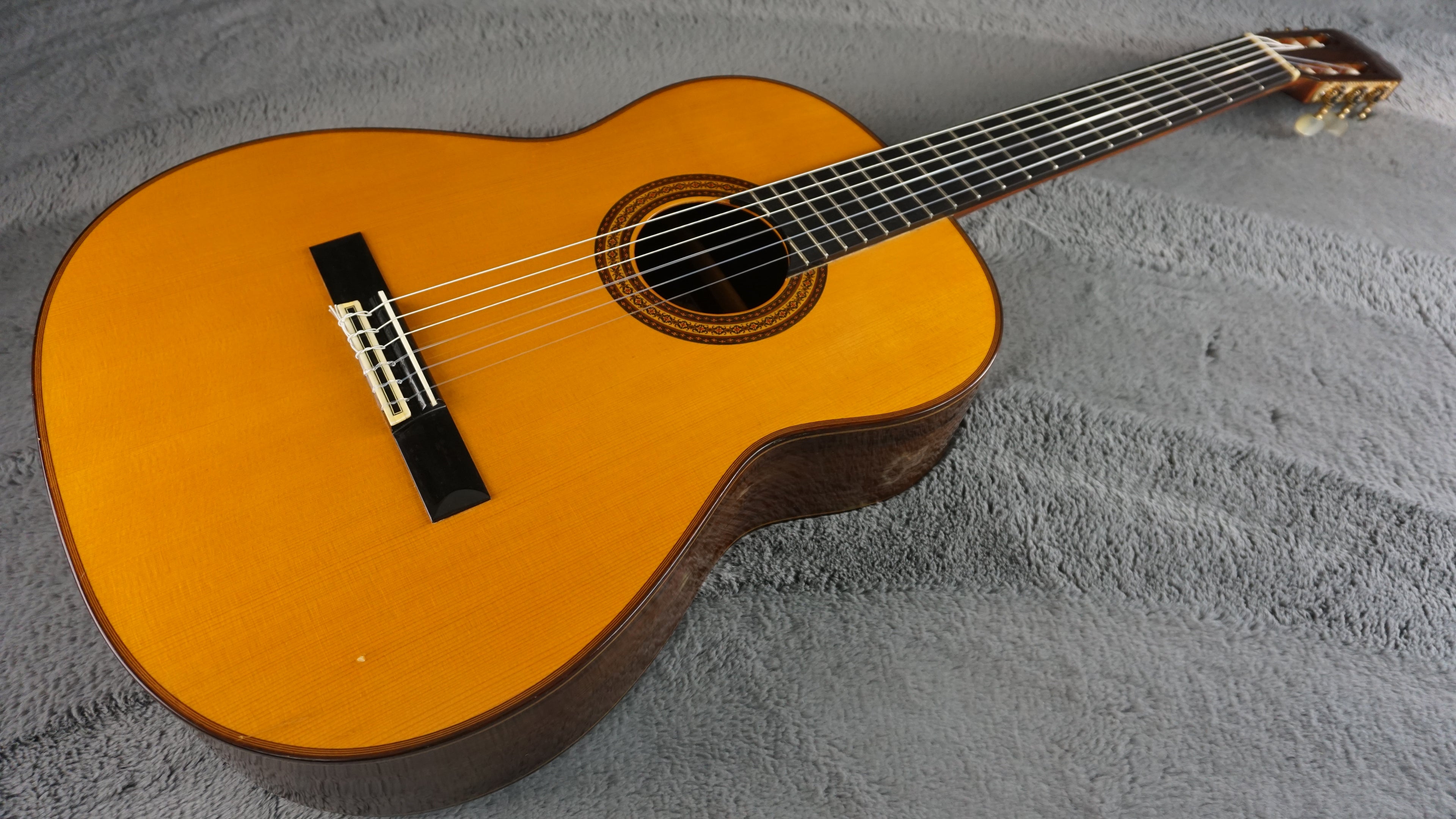 El Mesmre S-1976 Japan Classical Guitar w/ Hard Case Rare Solid Woods