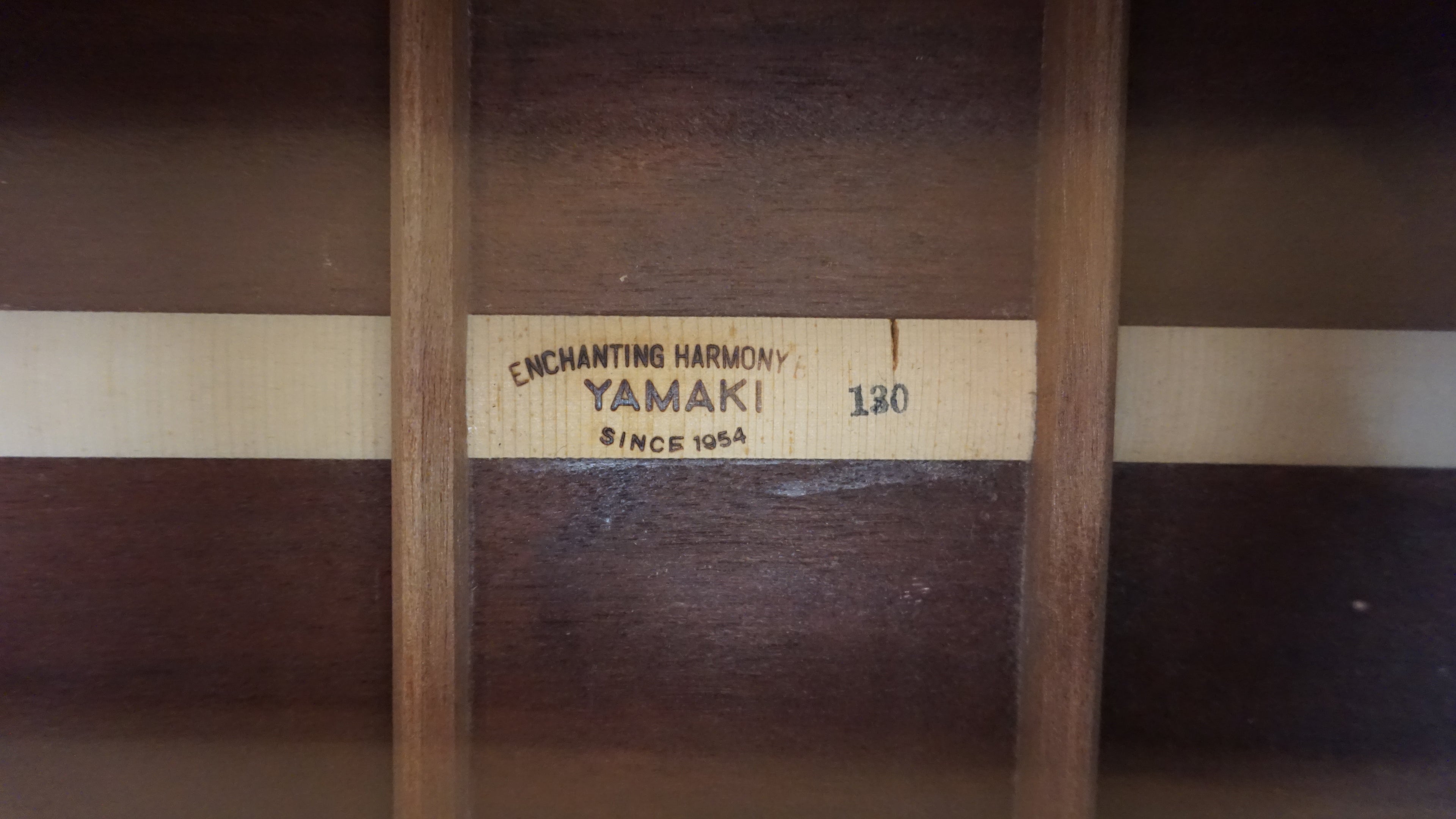 Yamaki 130 Acoustic D-28 Style Japan w/ Hard Case