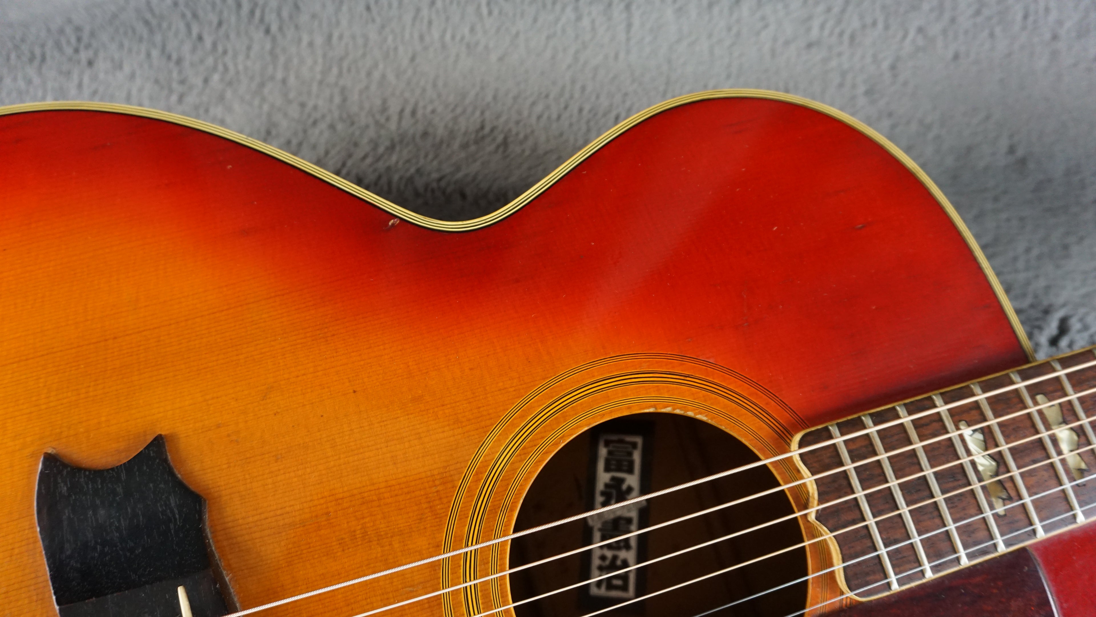 Morales M350 Jumbo Acoustic Japan Sunburst w/ Hard Case