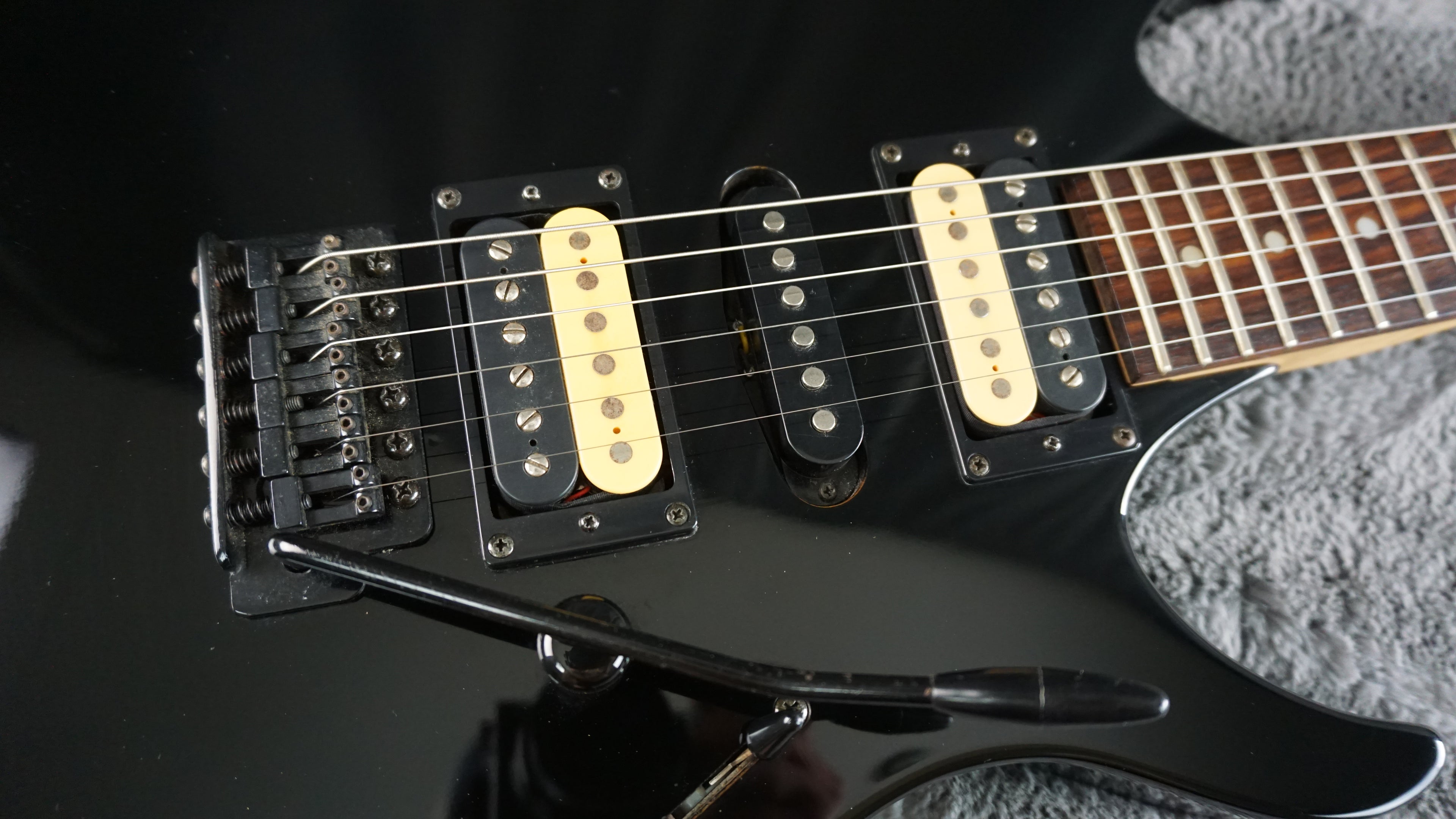 Anboy Superstrat Fujigen - Black Electric HSH