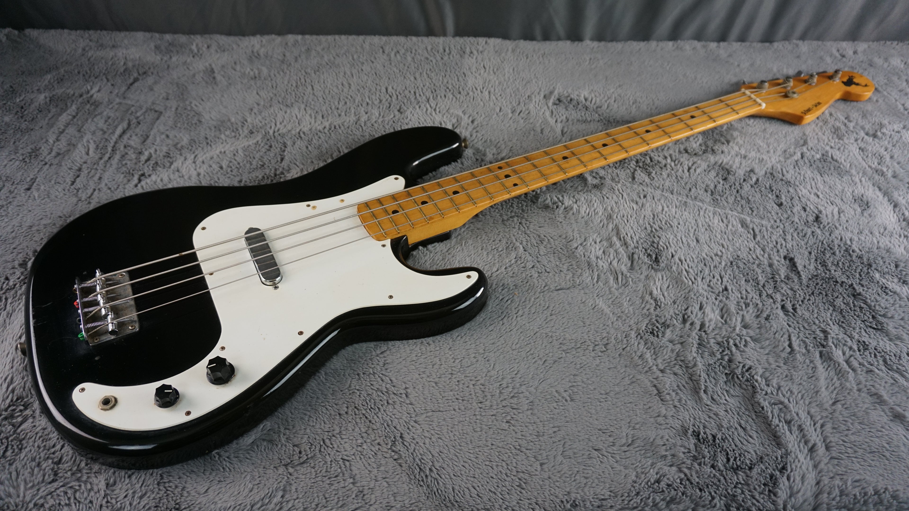 Heart Man Suzuki Precision/Musicmaster Style Bass 1970s - Black