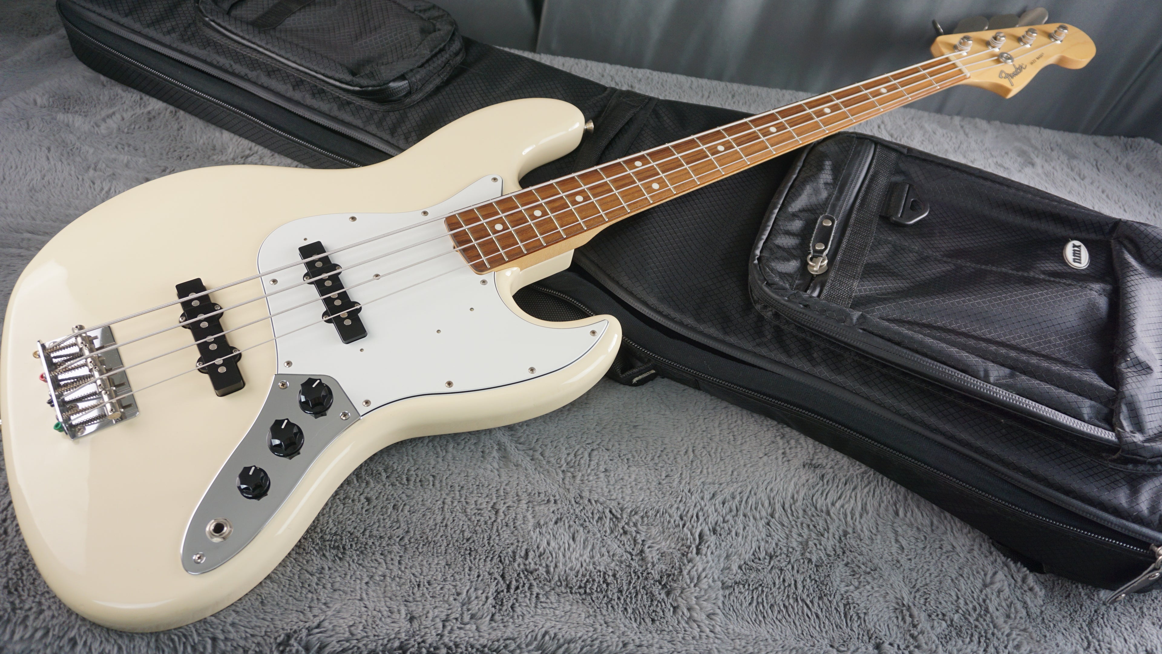 Fender Jazz Bass 1995 - White Japan Bass Guitar
