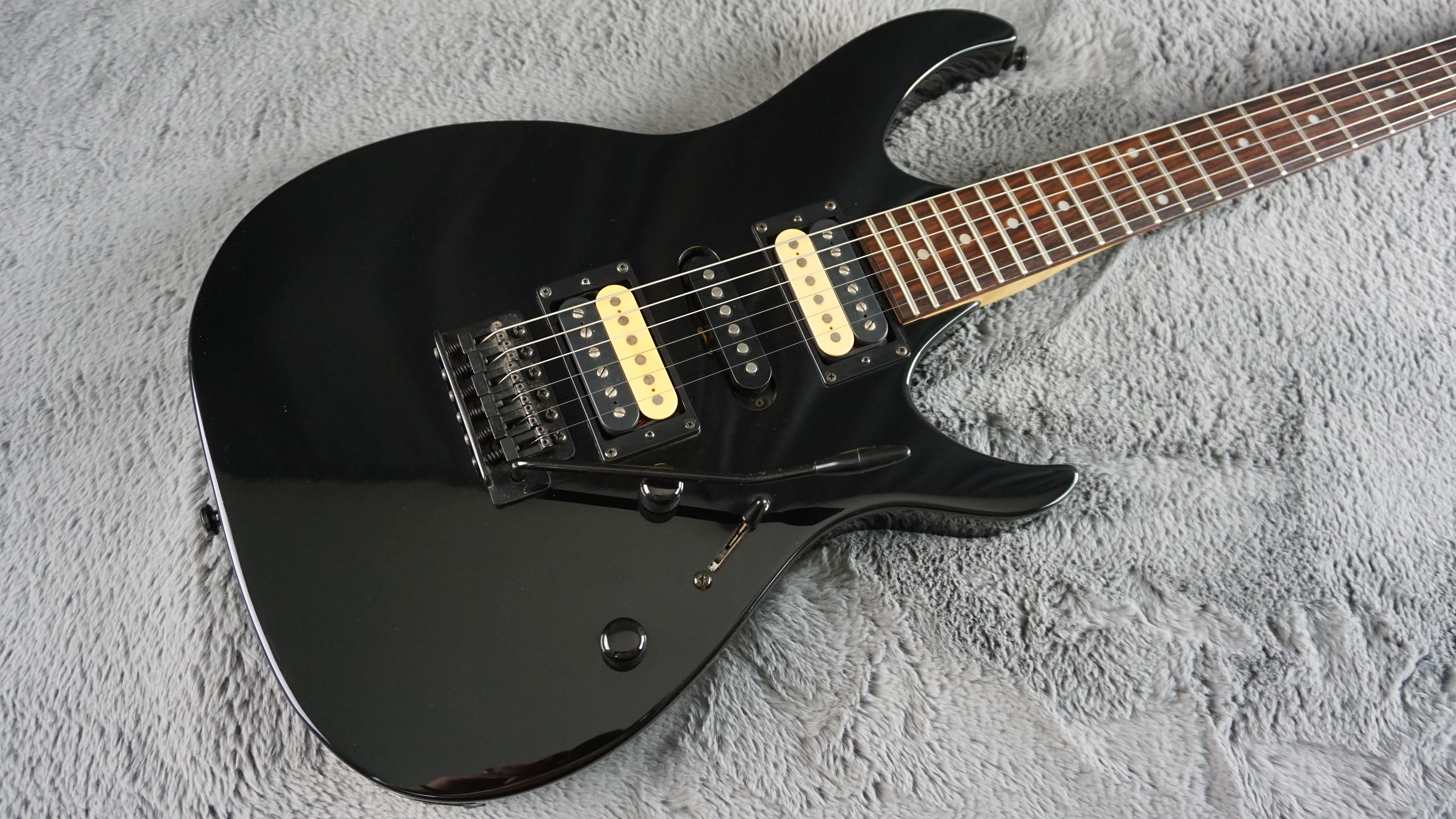 Anboy Superstrat Fujigen - Black Electric HSH