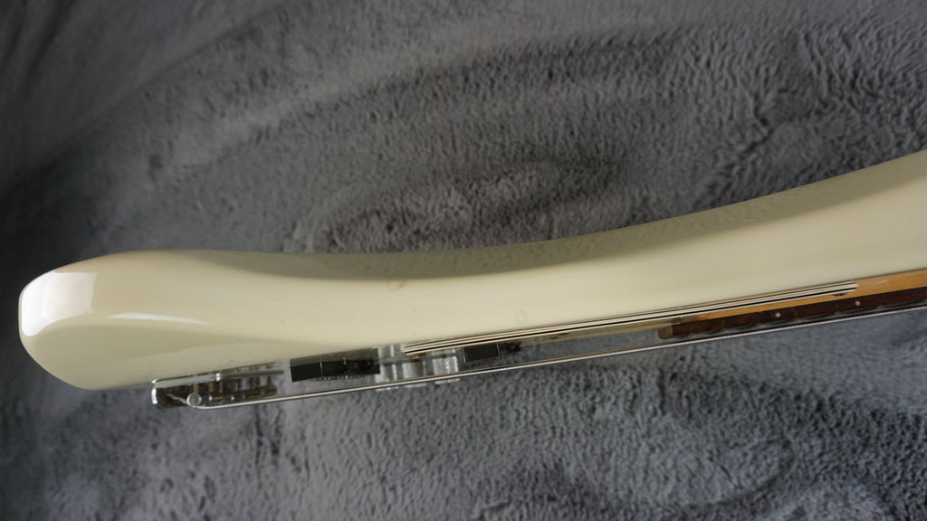 Bacchus Universe Series Jazz Bass - White
