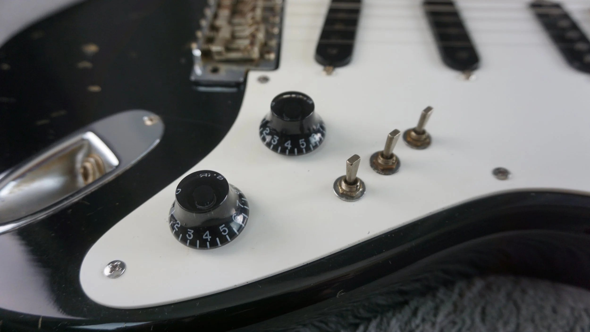 Aria Pro II Strikin' Sound S-Style Japan Black