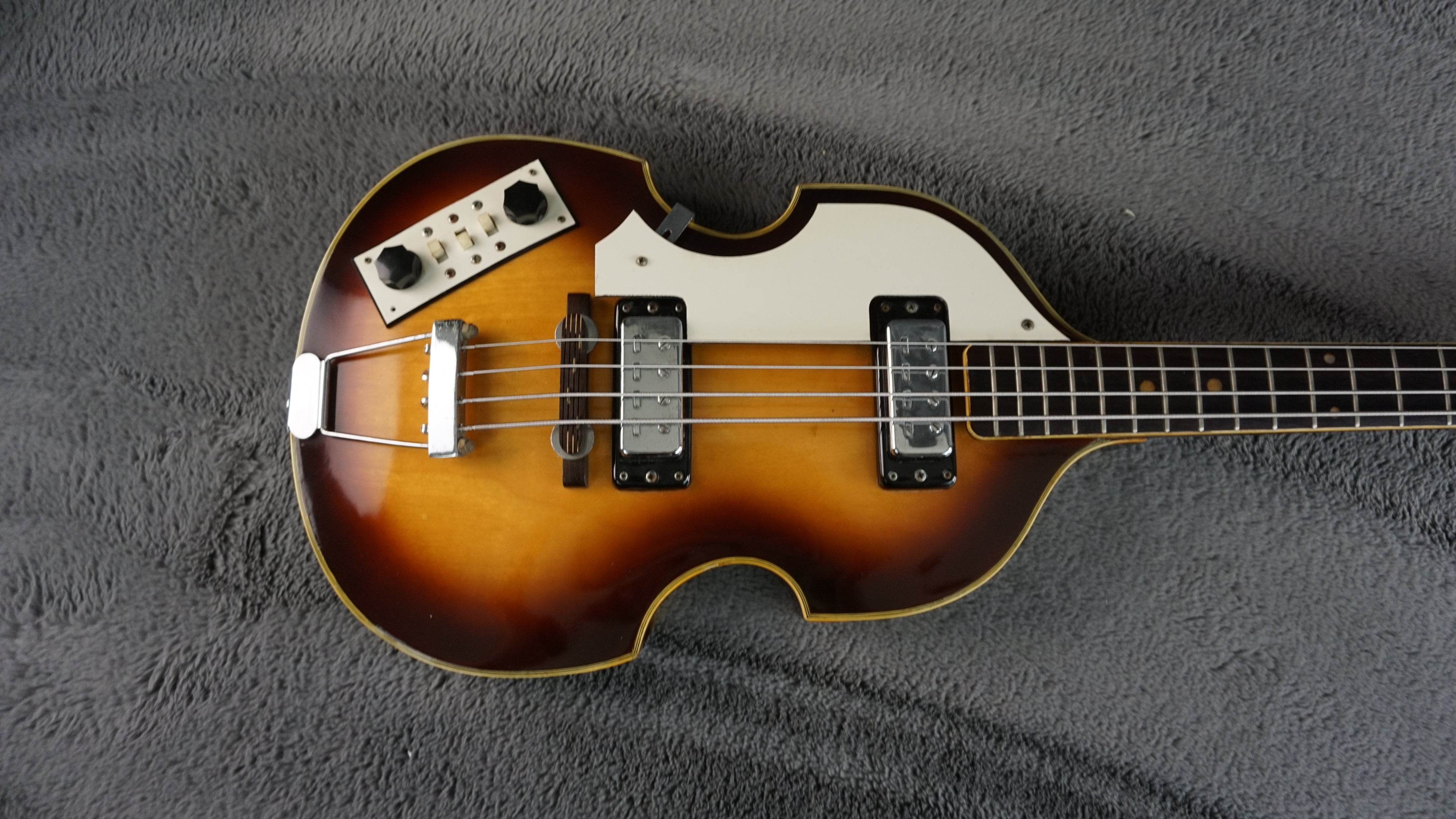 Greco Violin Bass Vintage - Sunburst Semi-Hollow Lefty