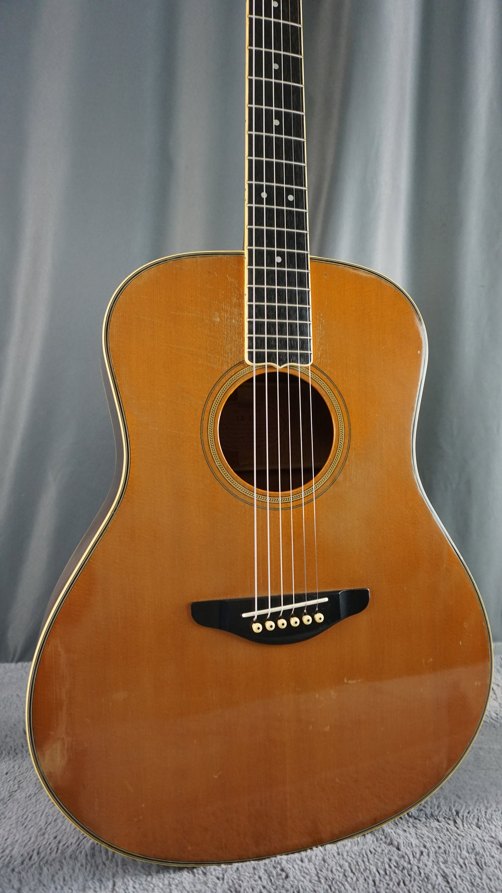 Yamaha LA-17 Japan Acoustic Luxury Artist