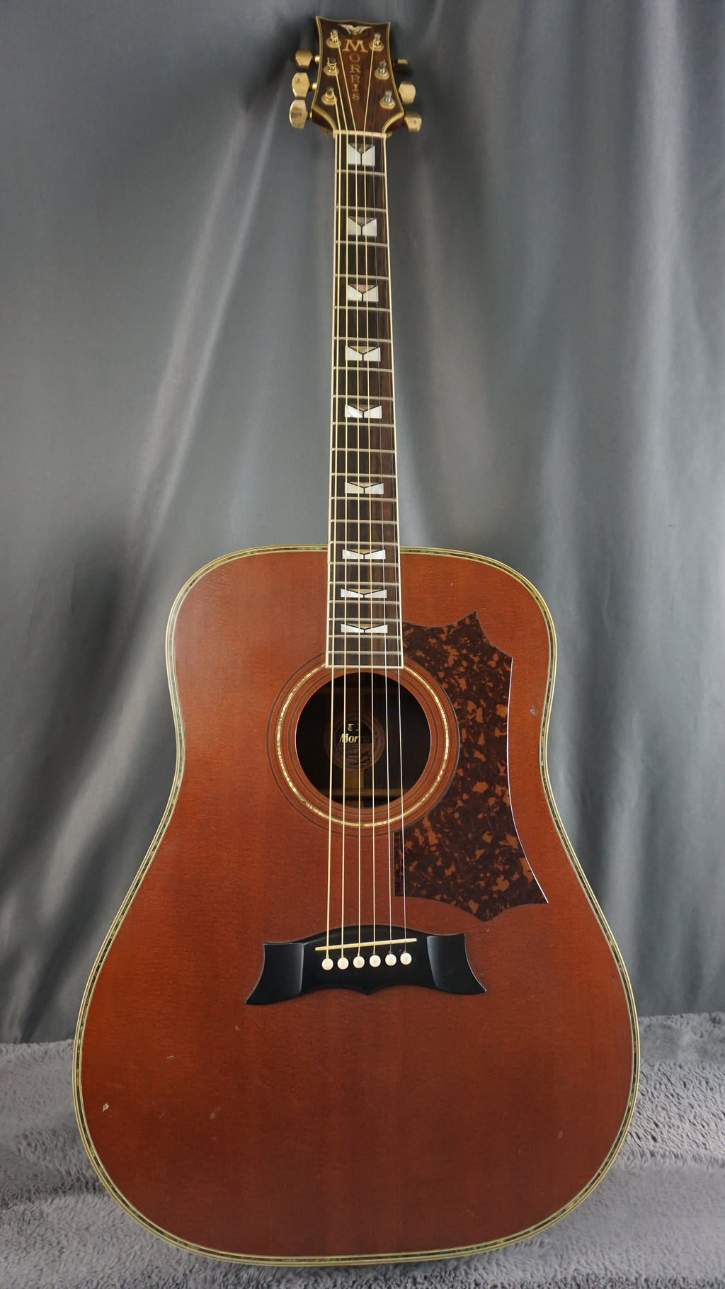 Morris MG-1100 Japan Dreadnought w/ Hard Case