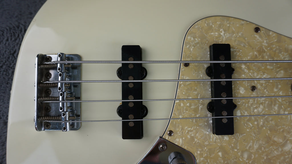 Bacchus Universe Series Jazz Bass - White