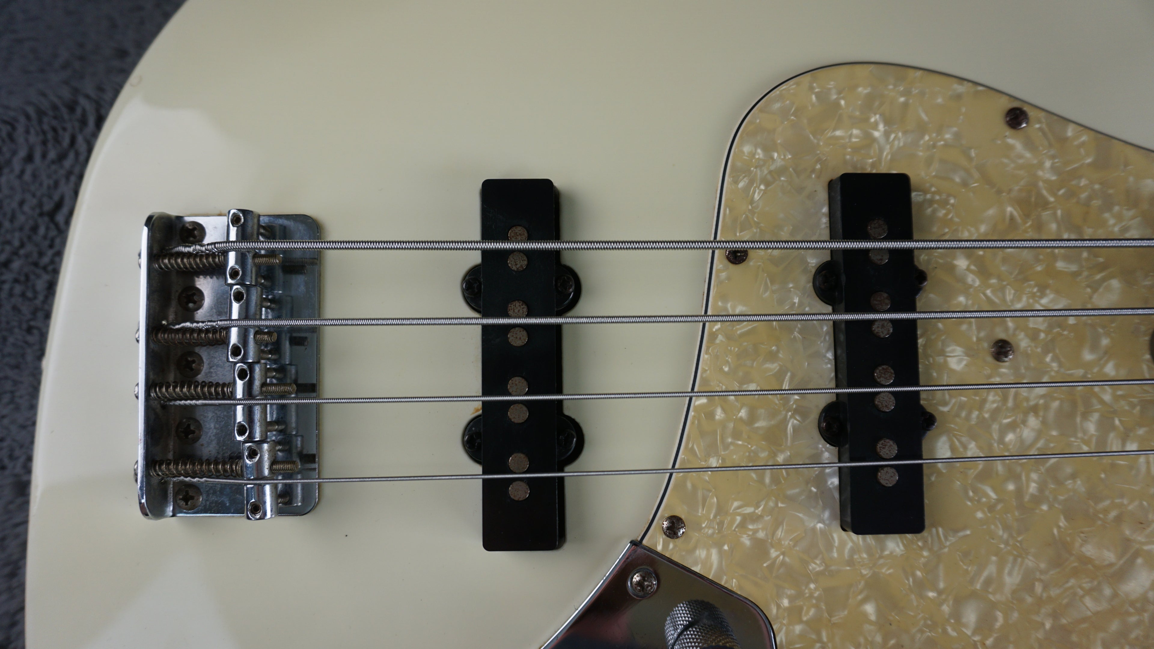 Bacchus Universe Series Jazz Bass - White