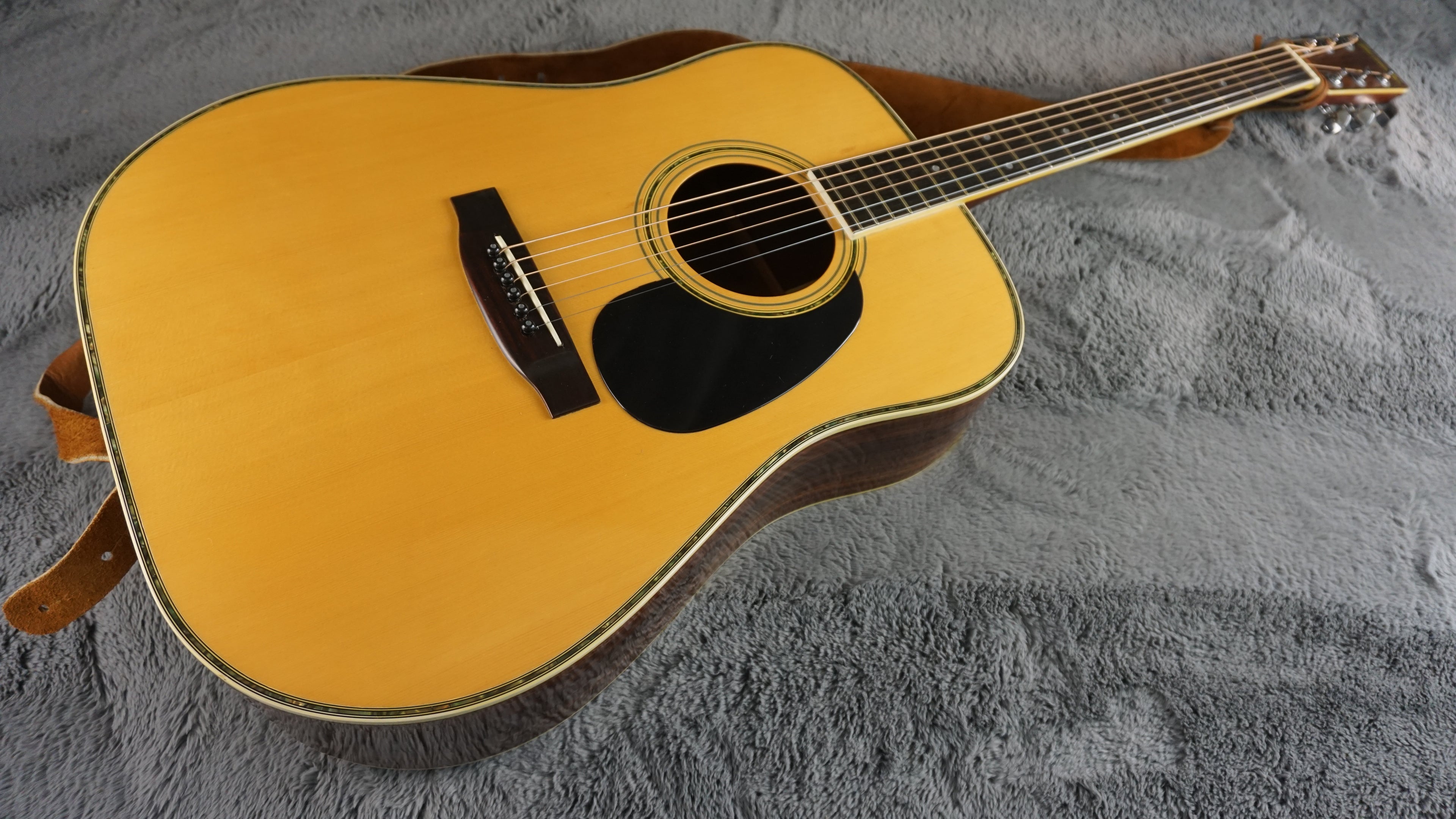 Yamaki 130 Acoustic D-28 Style Japan w/ Hard Case