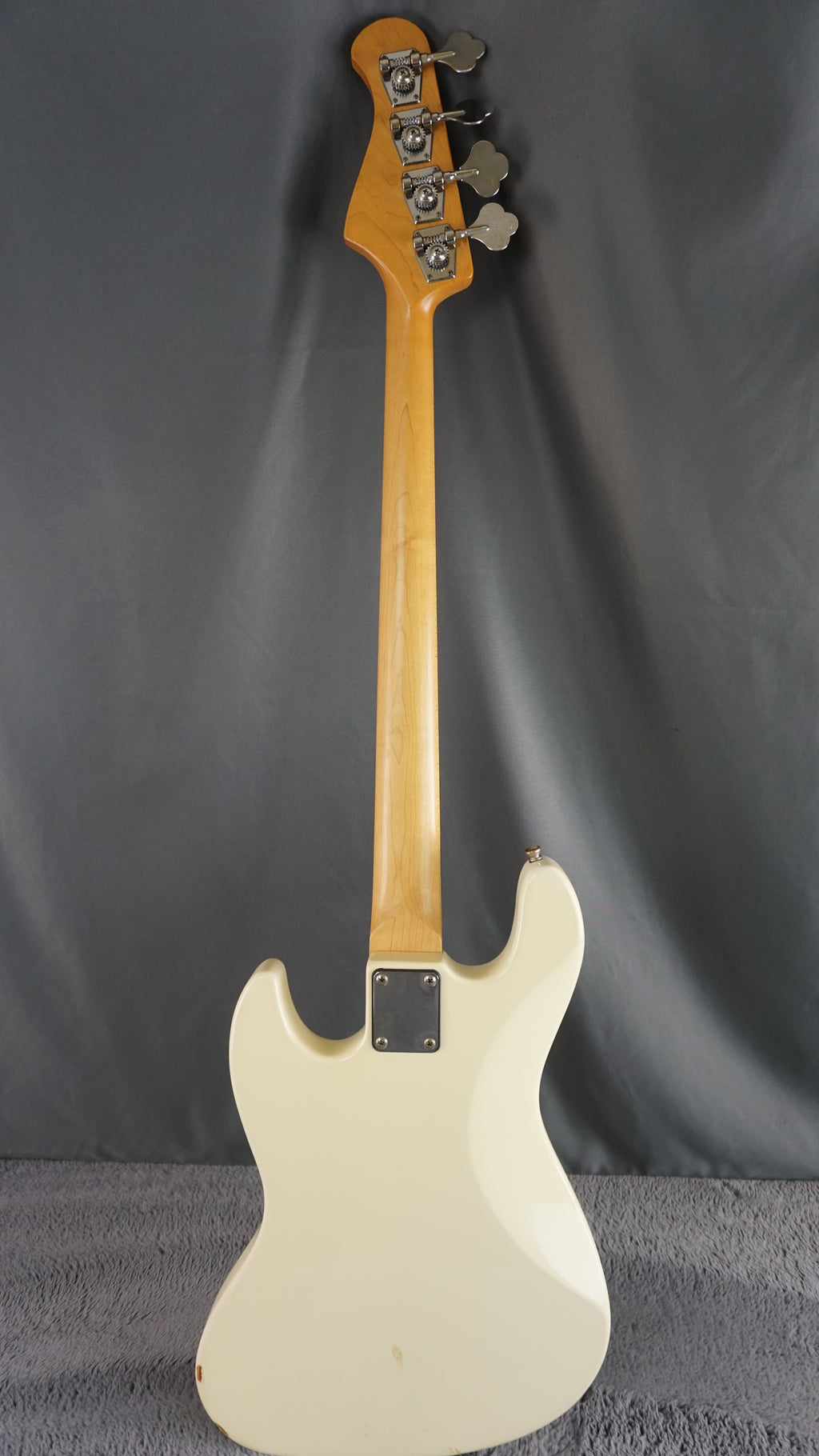 Bacchus Universe Series Jazz Bass - White