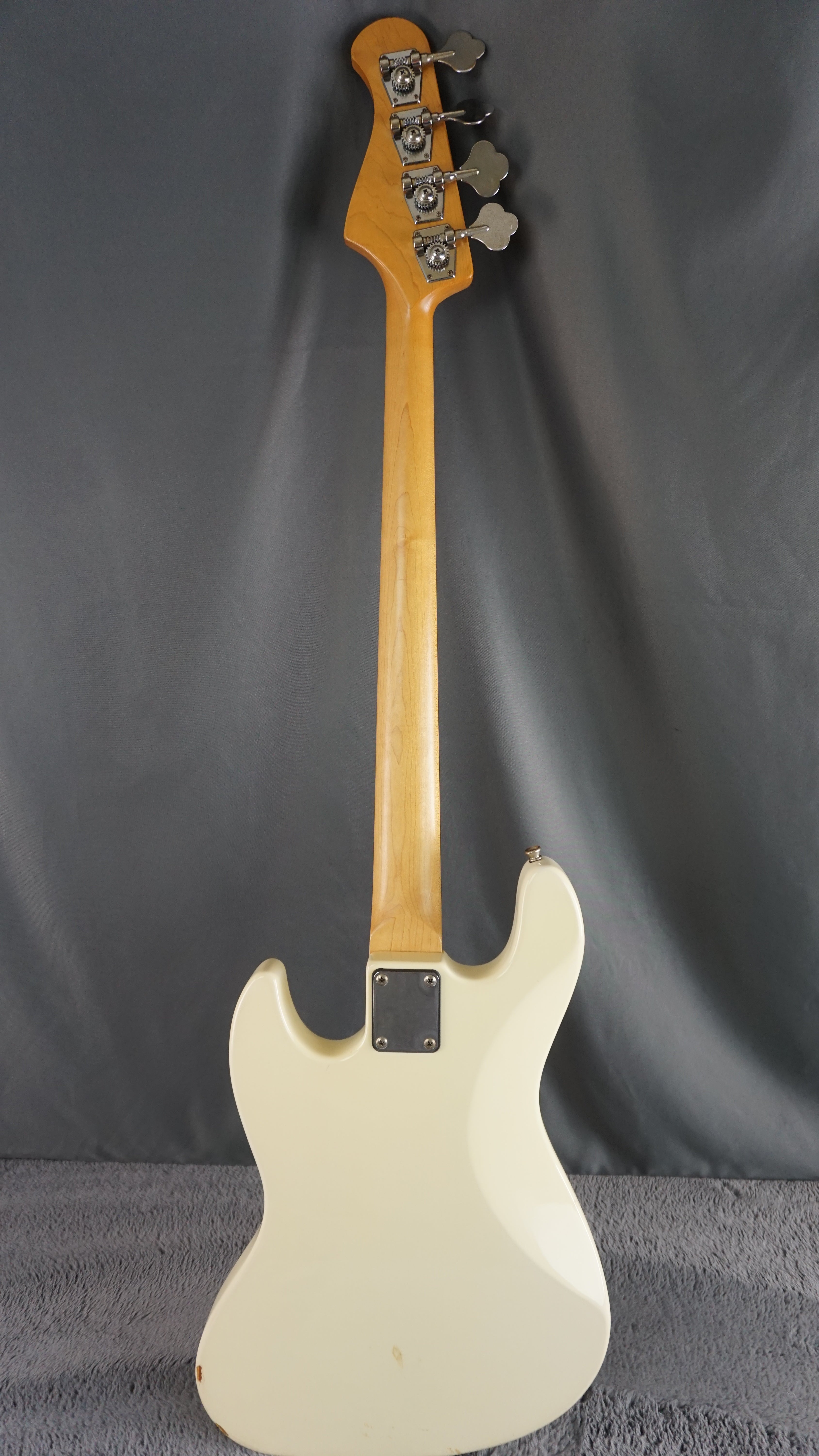 Bacchus Universe Series Jazz Bass - White