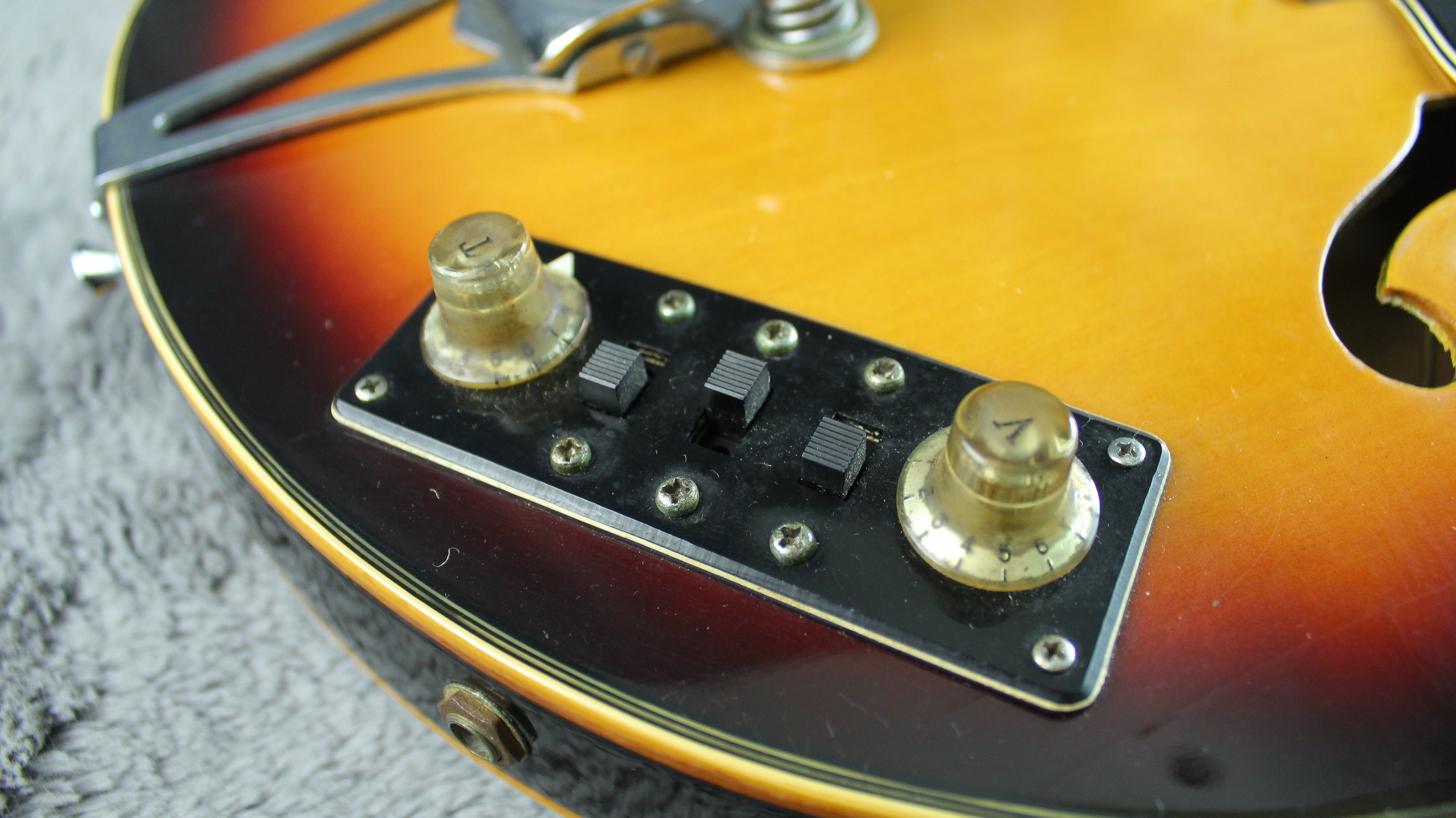 Semi-Hollow Sunburst Electric Guitar