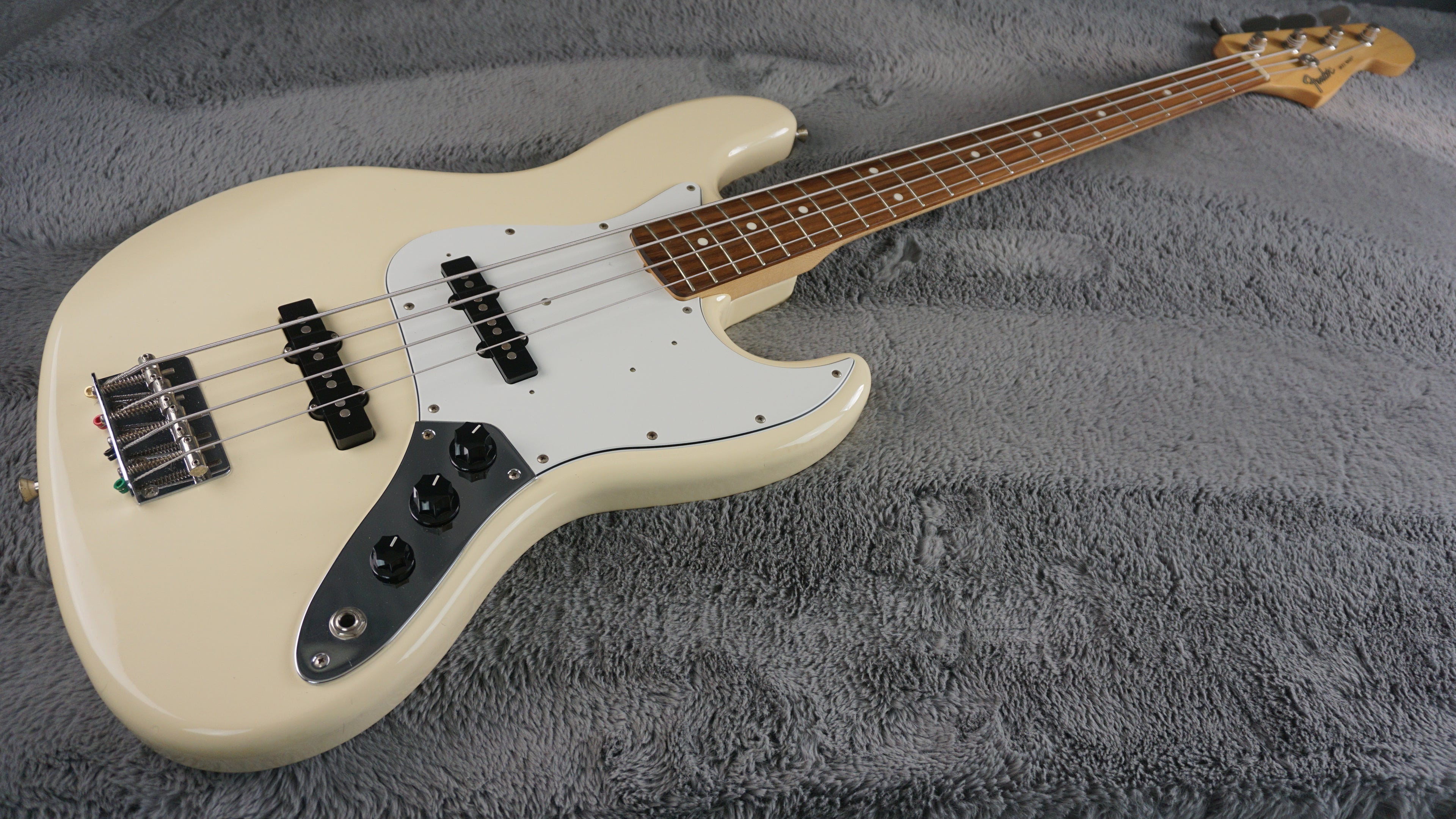 Fender Jazz Bass 1995 - White Japan Bass Guitar