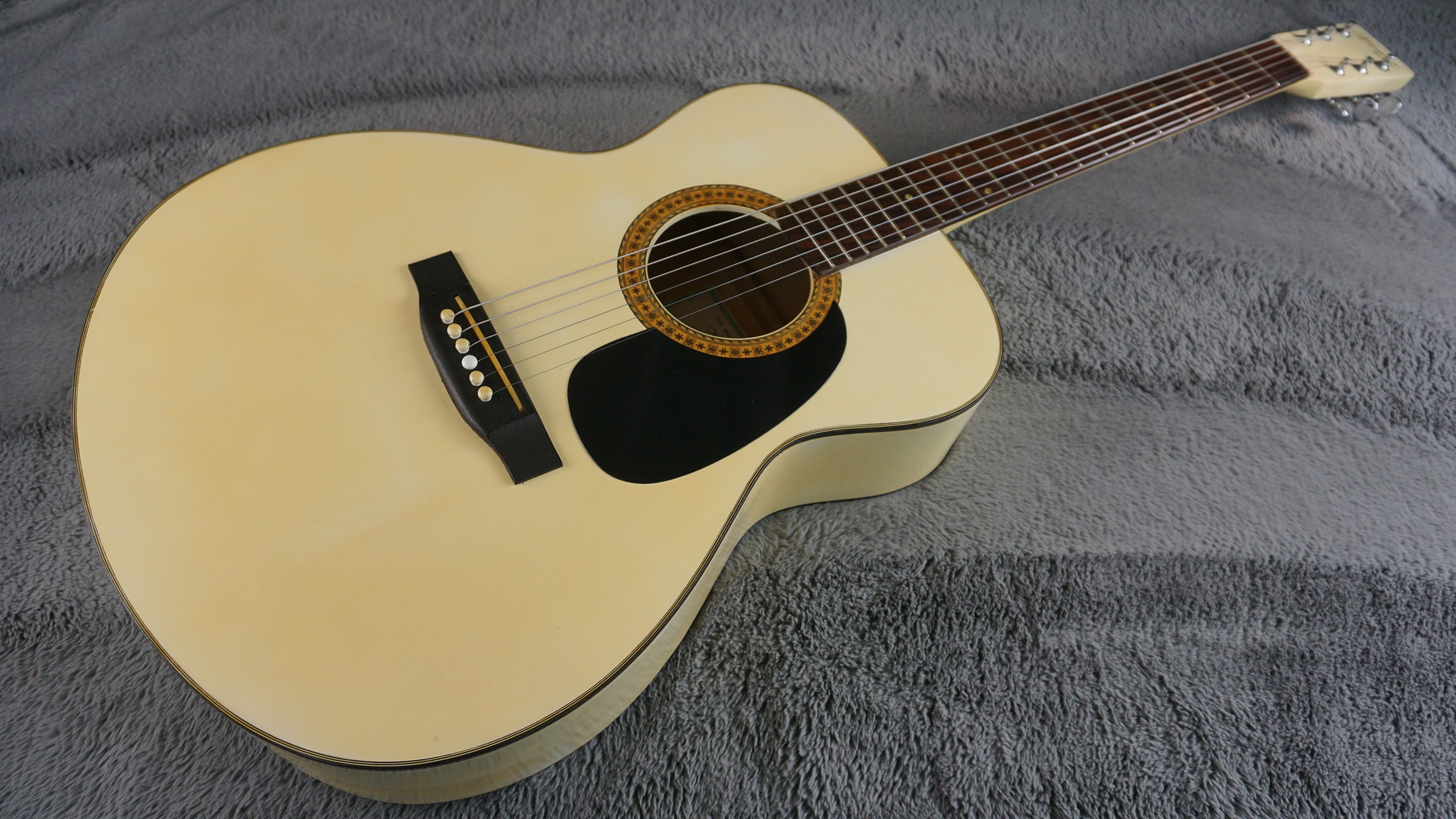 Hamox F150WH Japan Aged White Acoustic Guitar