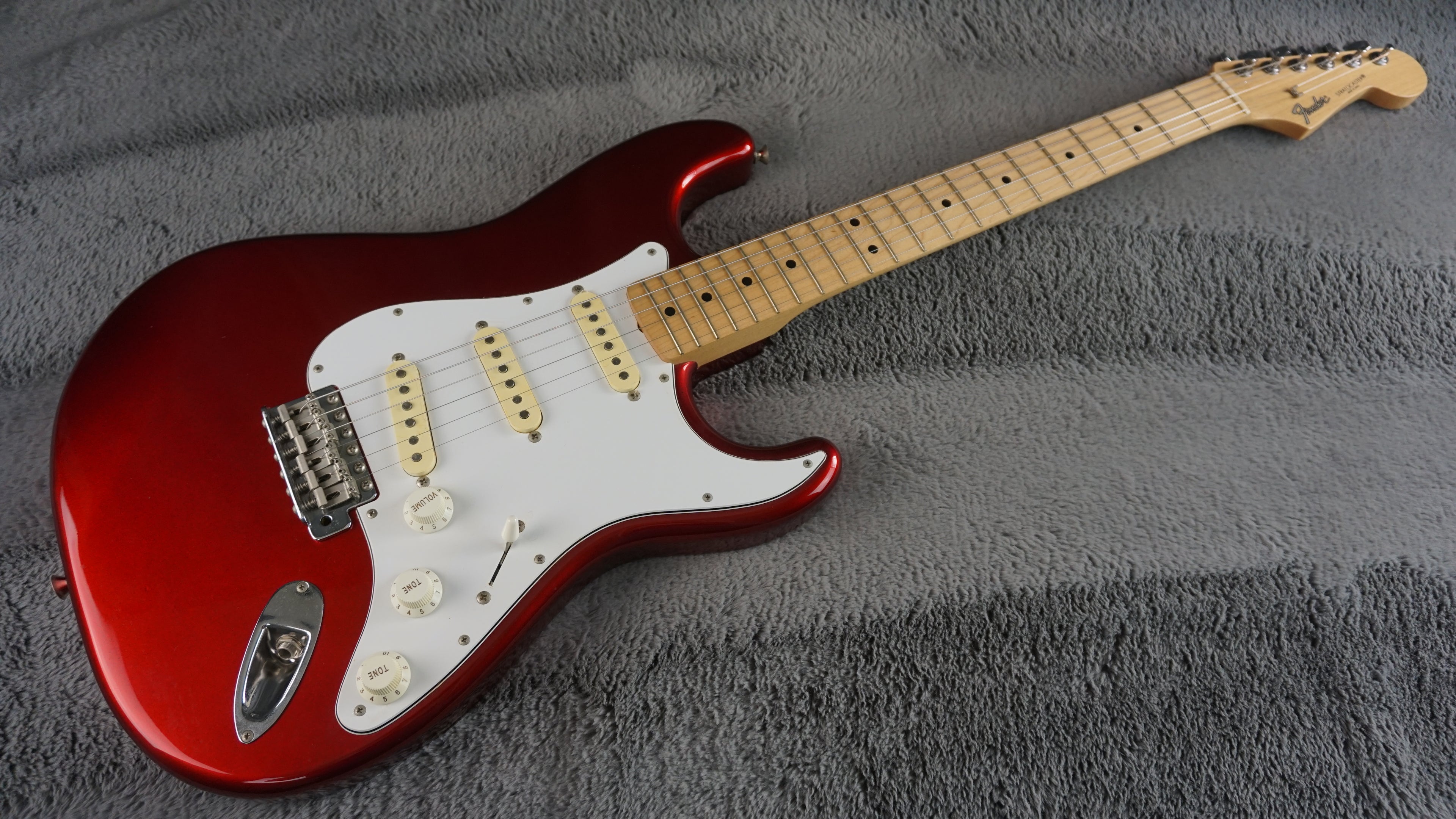 Fender Stratocaster - Cherry Japan