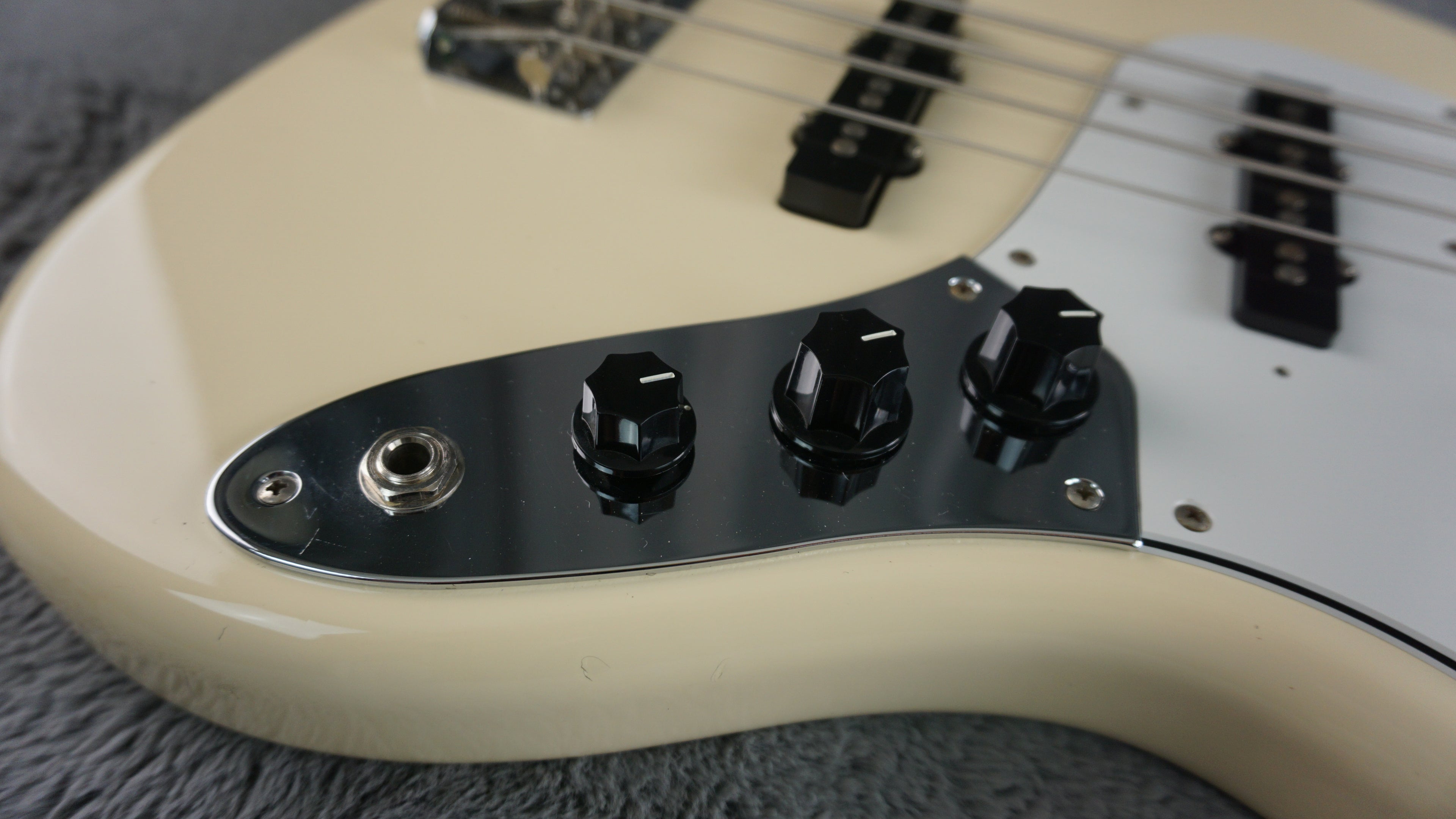 Fender Jazz Bass 1995 - White Japan Bass Guitar