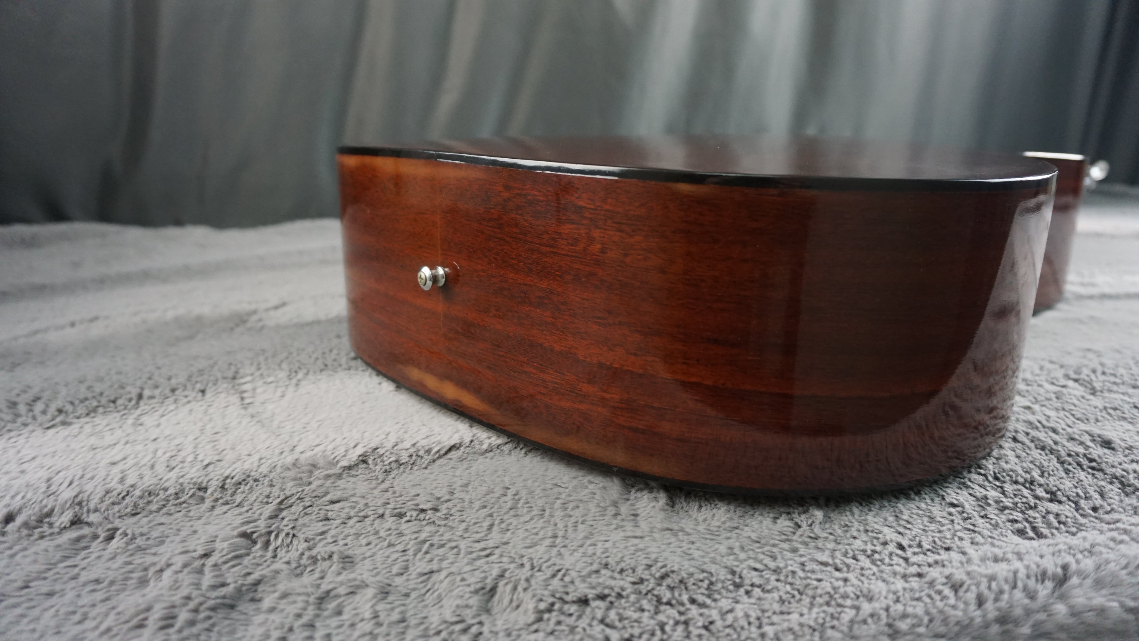 Thumb W-150 by Terada Japan Acoustic w/ Hard Case