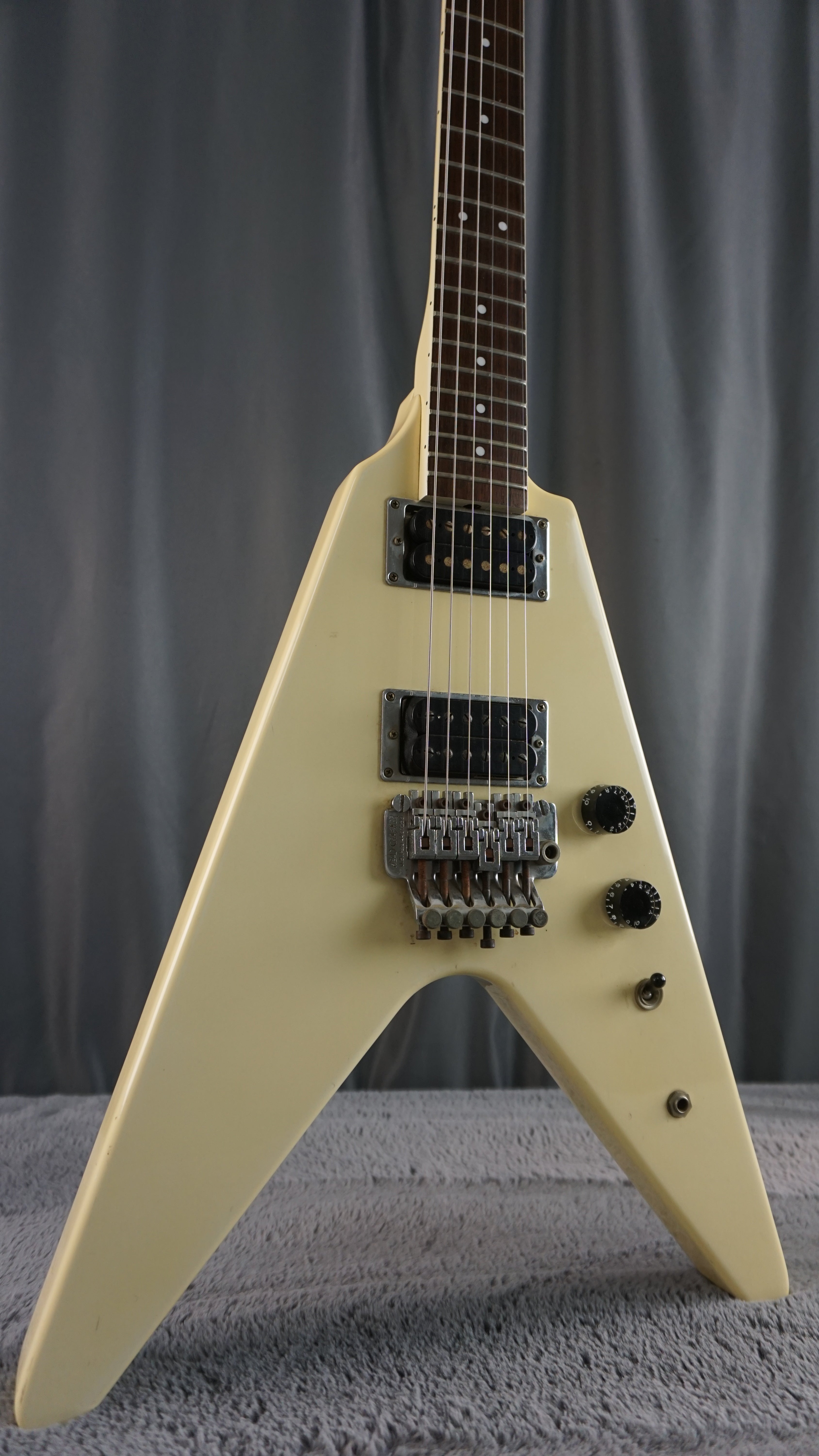 Fernandes/Burny BSV-70 The Function Flying V Short Scale
